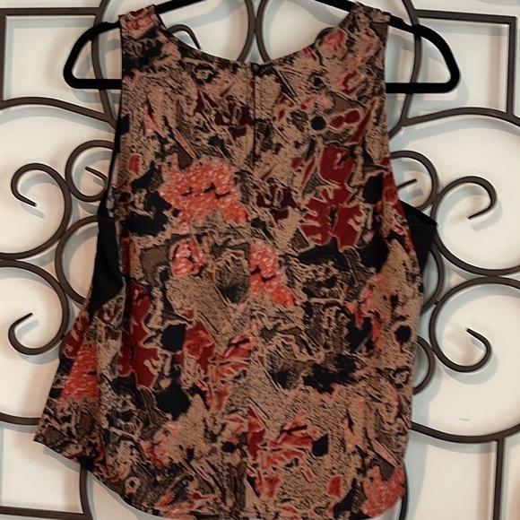 ASTR SLEEVELESS SILKY TANK ABSTRACT BLOUSE SIZE MEDIUM - Picture 9 of 10